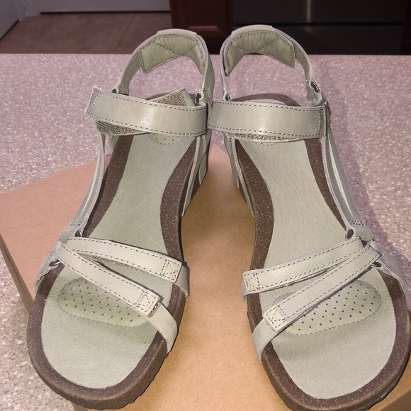 teva ysidro universal wedge